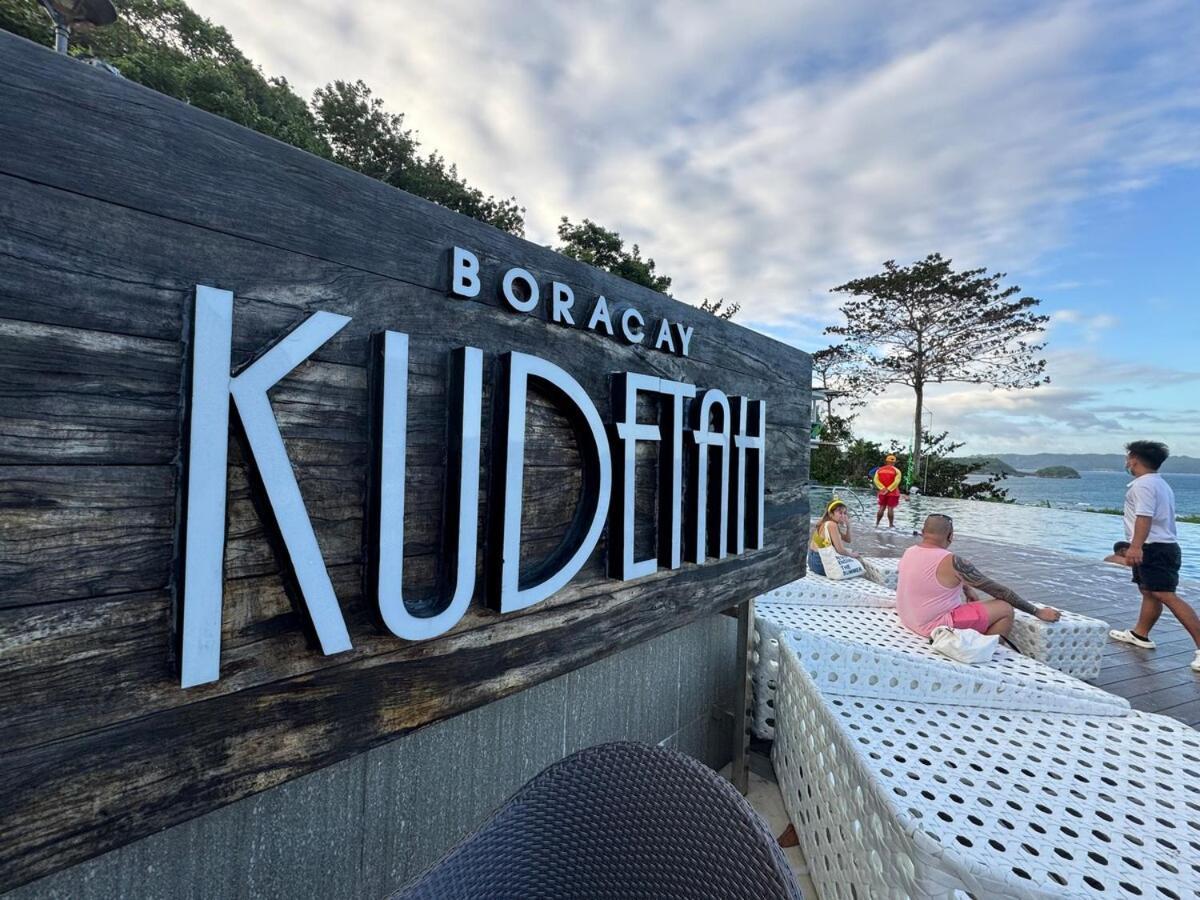Deluxe B W Private Beach, Inifnity Pool & Golf Apartment *