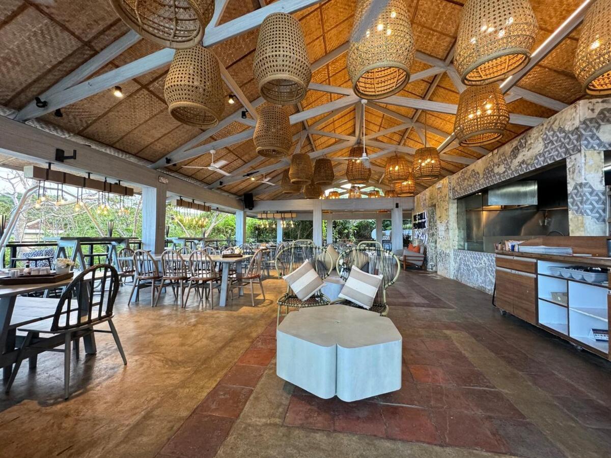 Deluxe B W Private Beach, Inifnity Pool & Golf Apartment Boracay Island