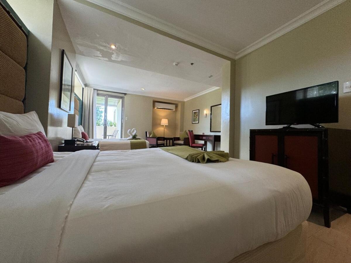 Deluxe B W Private Beach, Inifnity Pool & Golf