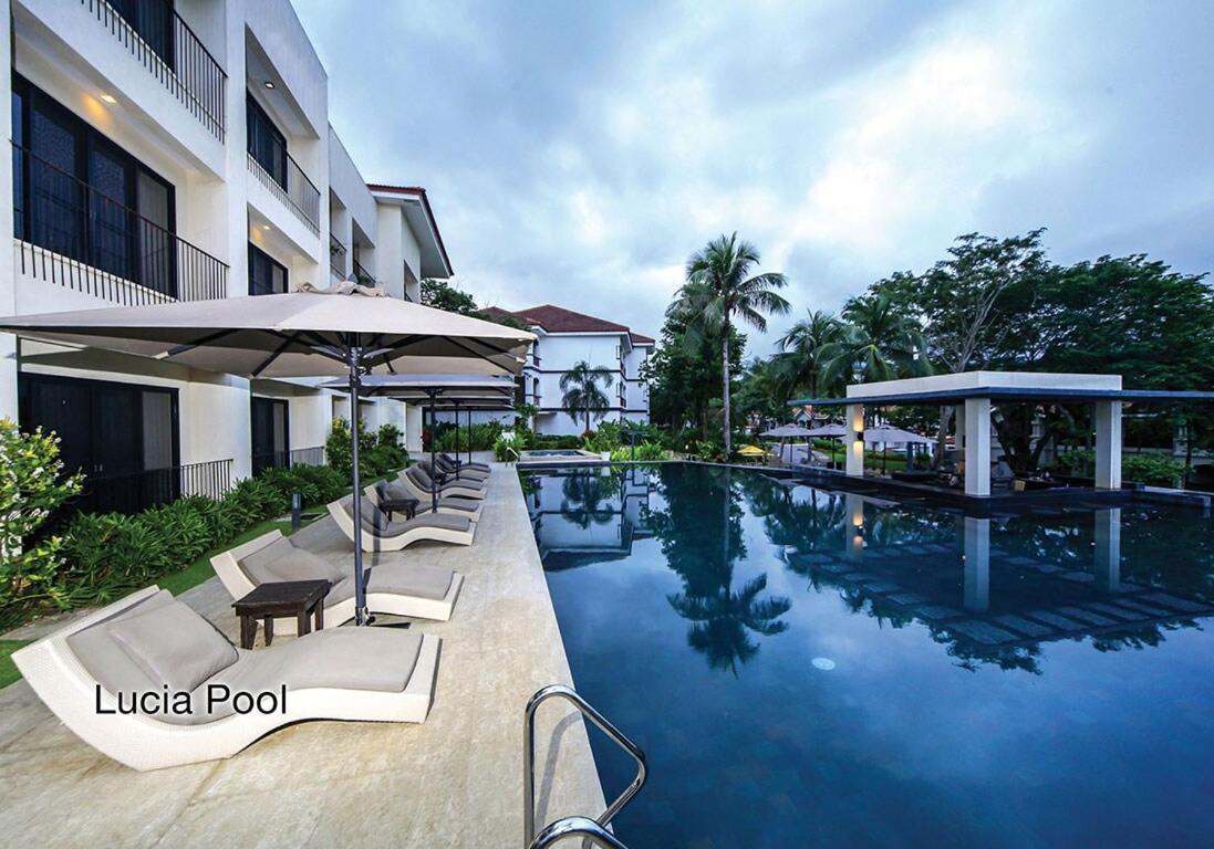 Deluxe B W Private Beach, Inifnity Pool & Golf Apartment *