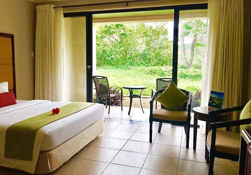 Deluxe B W Private Beach, Inifnity Pool & Golf Apartment *